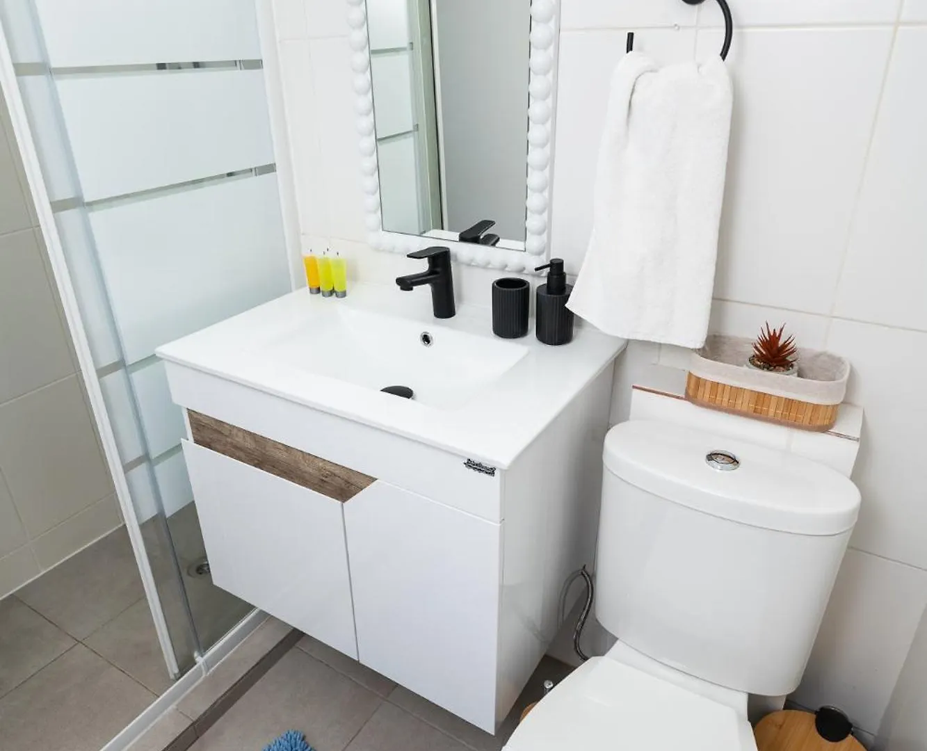 Lazuli Beach & Pool Apartment 501 Larnaca