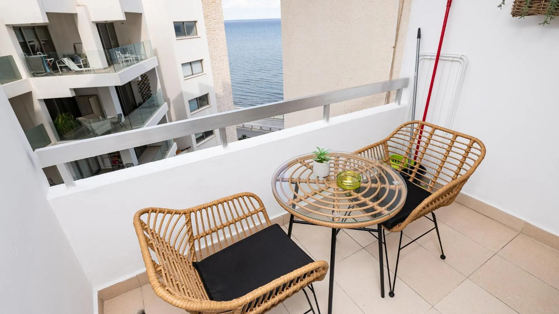 Lazuli Beach & Pool Apartment 501 Larnaca